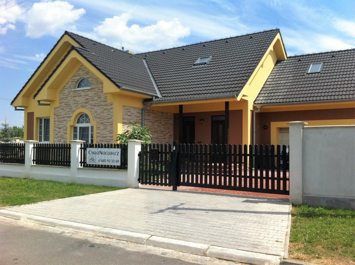 Cyklonocleh Apartment Veselí nad Moravou Екстериор снимка