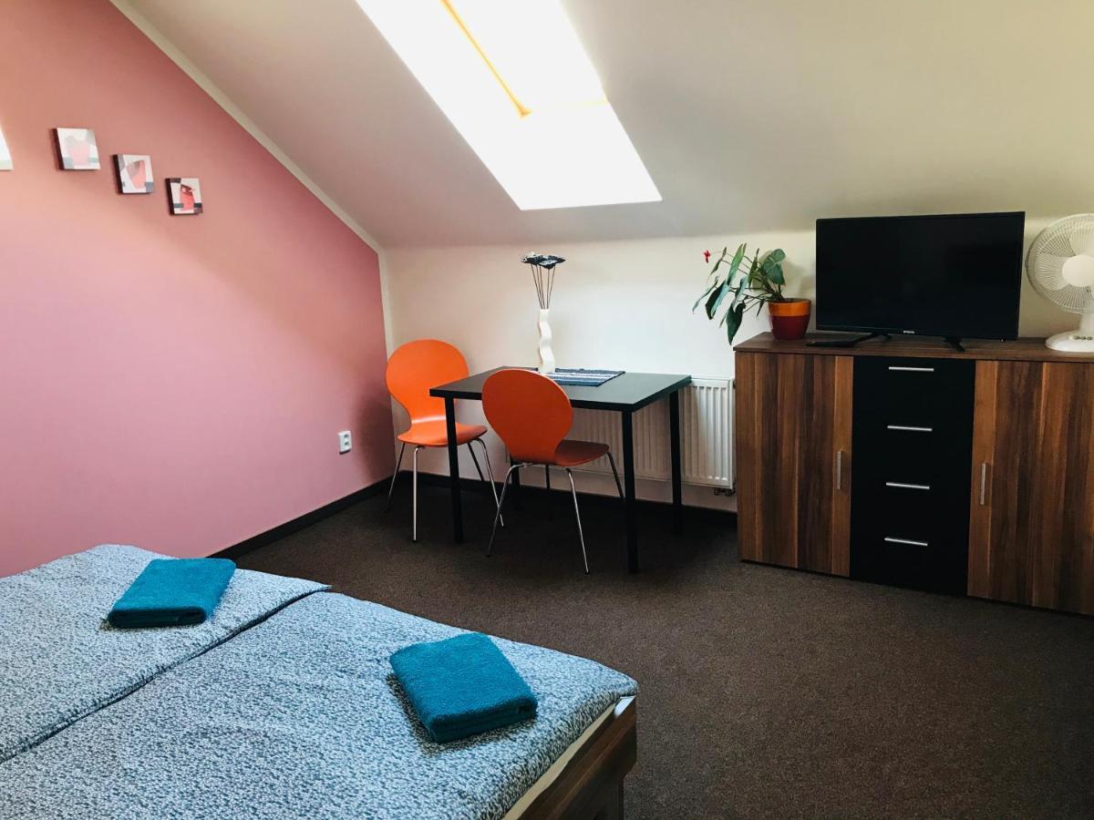 Cyklonocleh Apartment Veselí nad Moravou Екстериор снимка